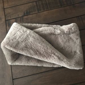 Banana Republic FauxFur Eternity Scarf NWT